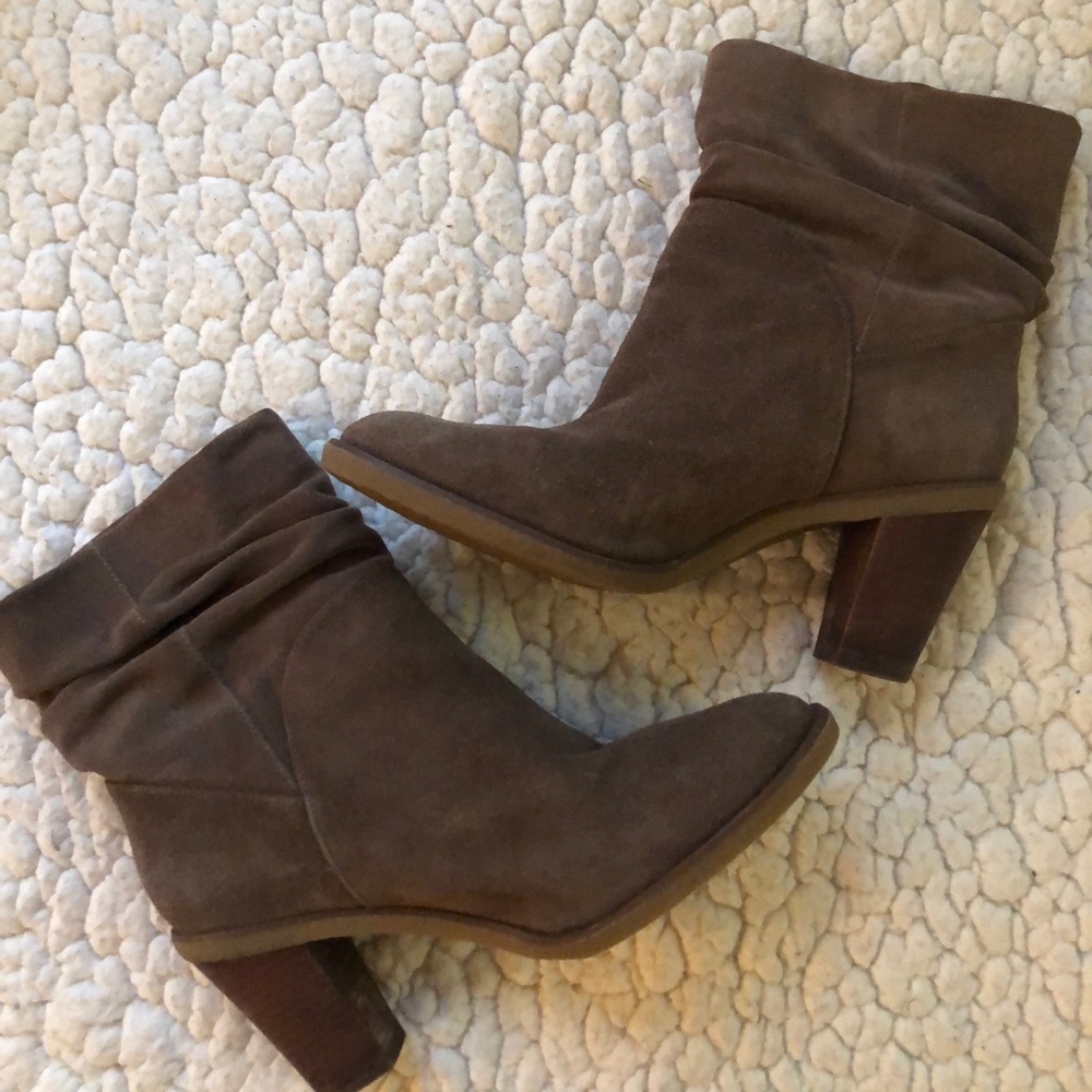 EUC Adorable Vince Camuto Booties!
